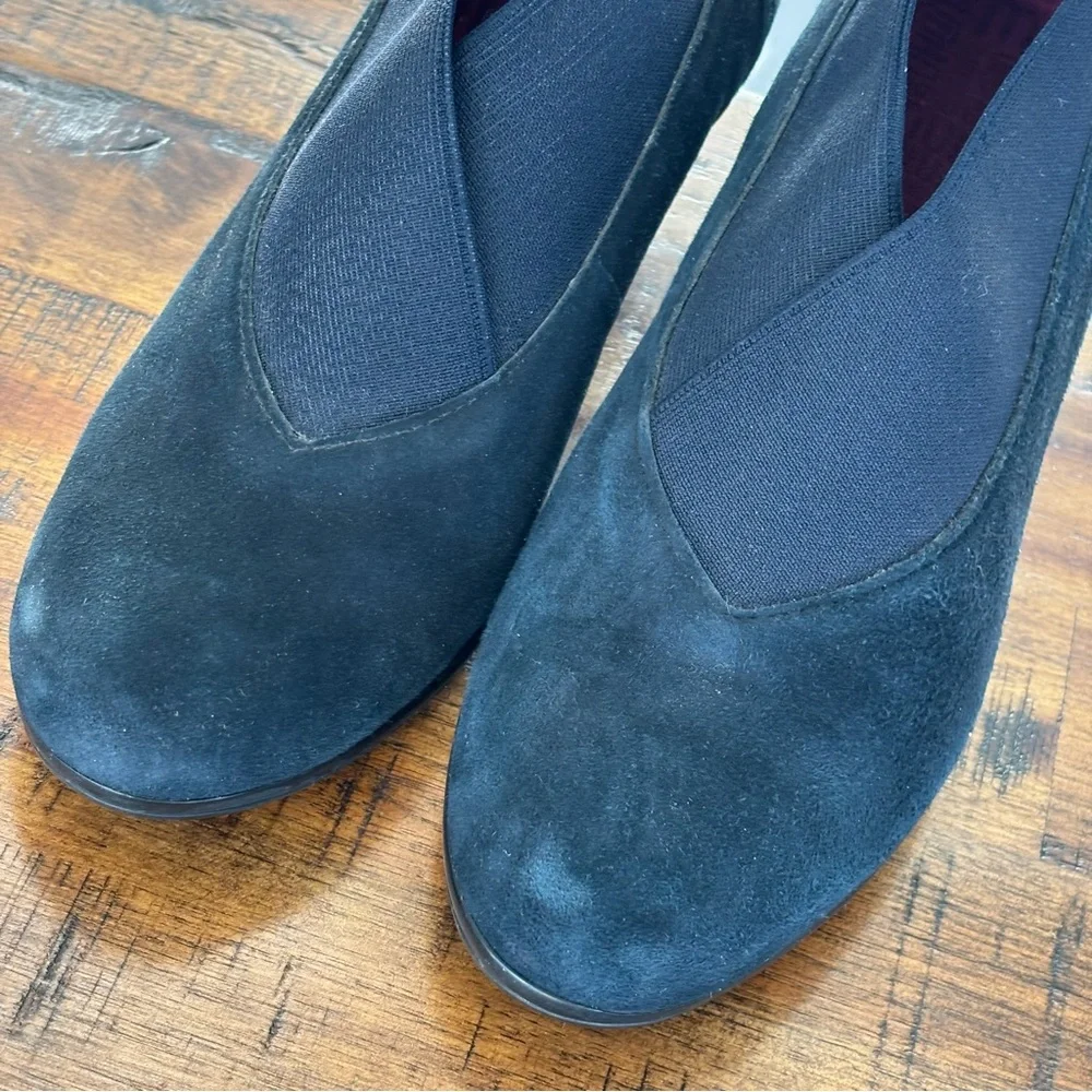 Munro Francee Slip on Ankle Bootie in Navy Suede Size 6